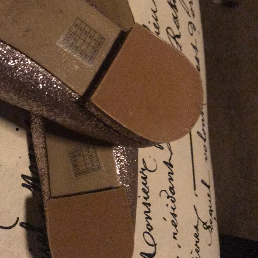 Shoes - Picture 4 of 4